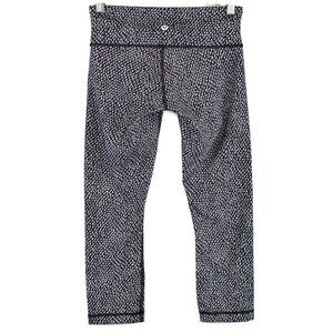 lululemon Wunder Under Crop III Size 4 in Scatter Star Arctic Grey & Black